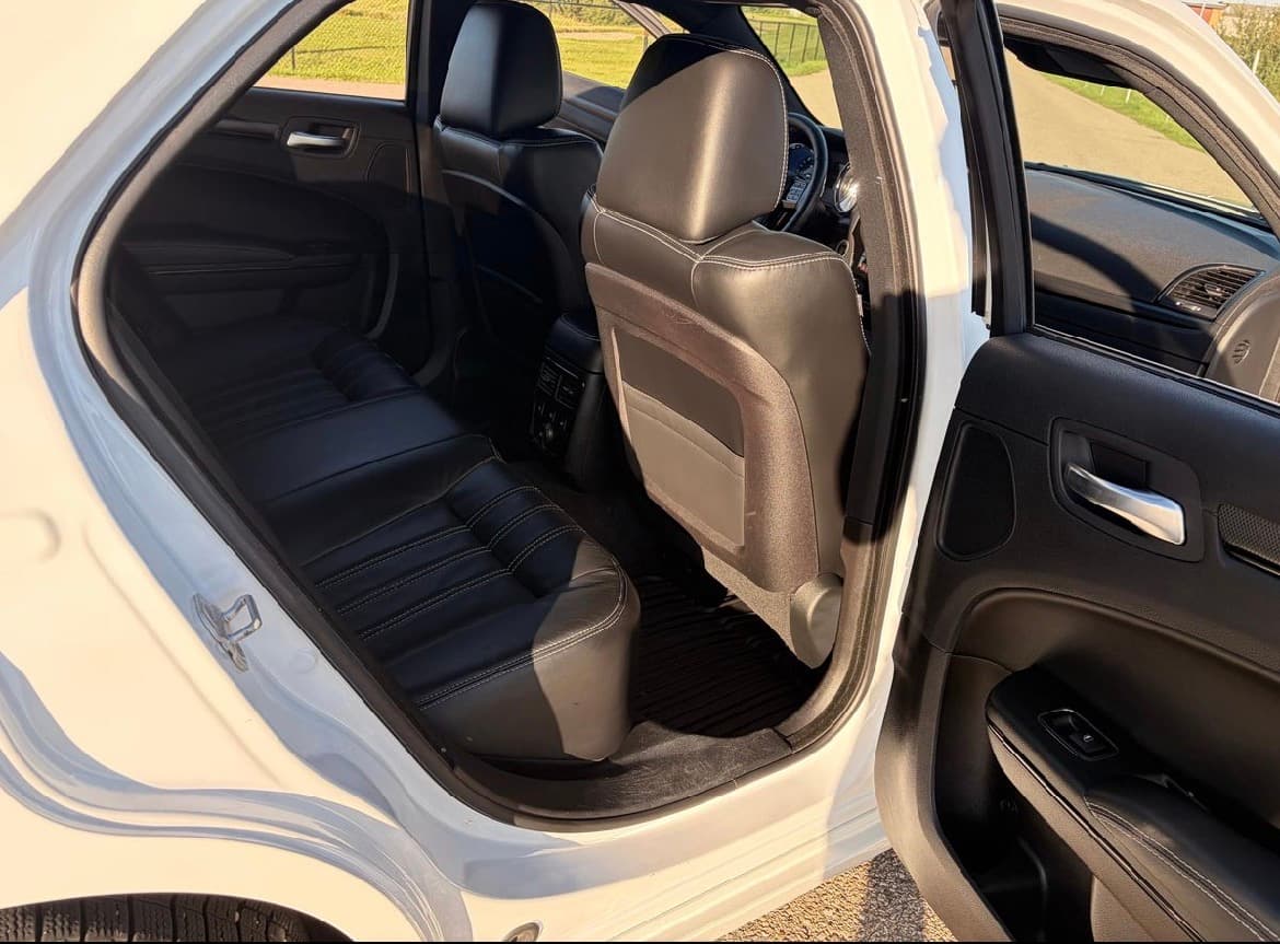 2012 Chrysler 300 V8 AWD photo 15