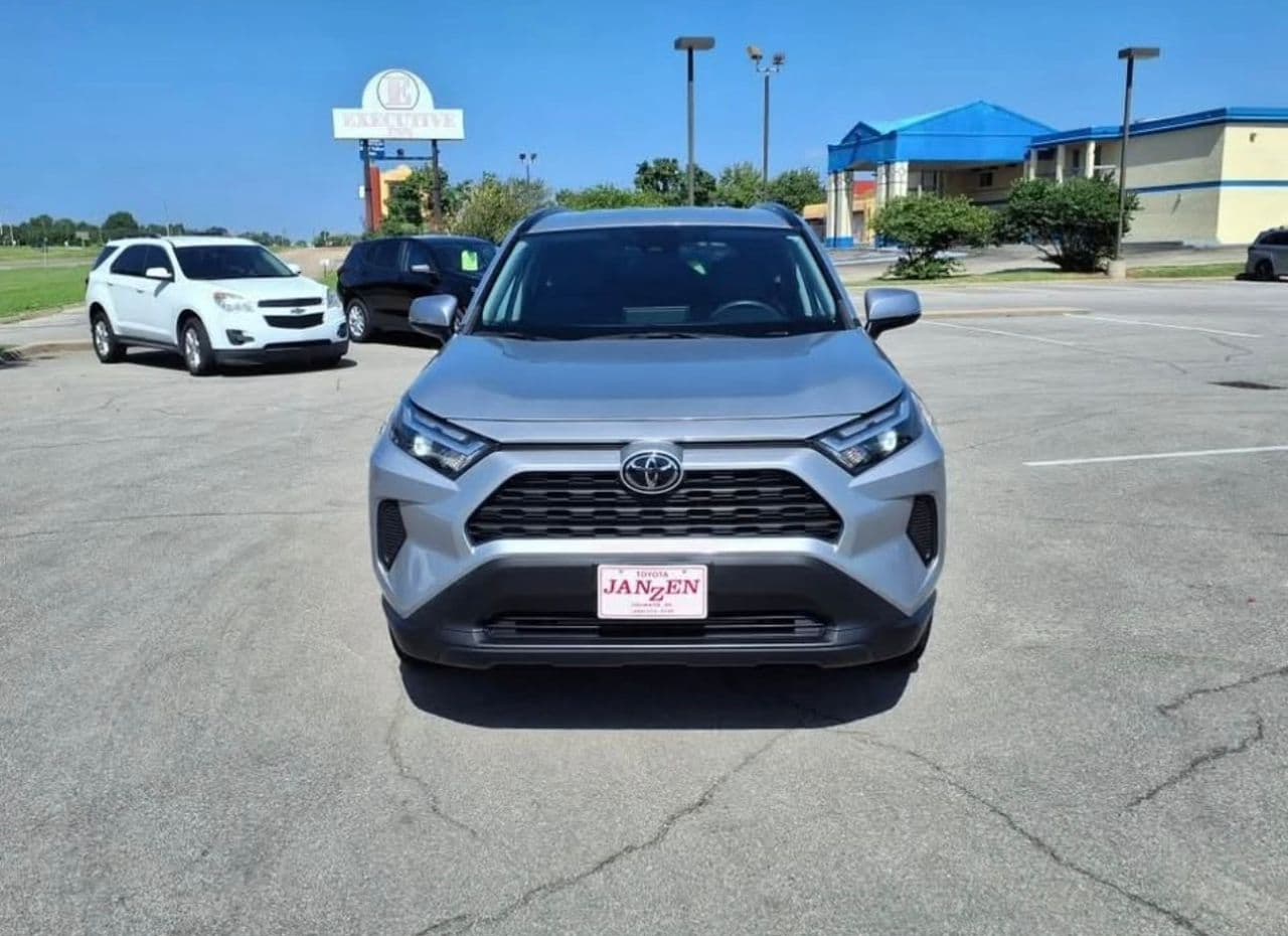 2023 Toyota RAV4 XLE AWD Silver Sky Metallic